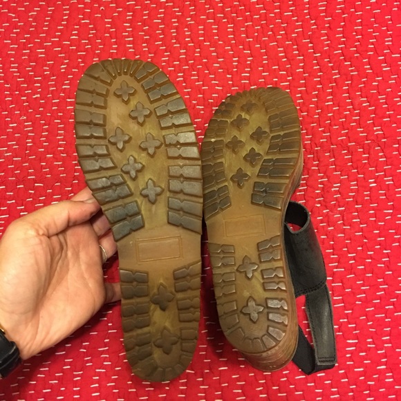 Black leather shoes - Picture 5 of 6