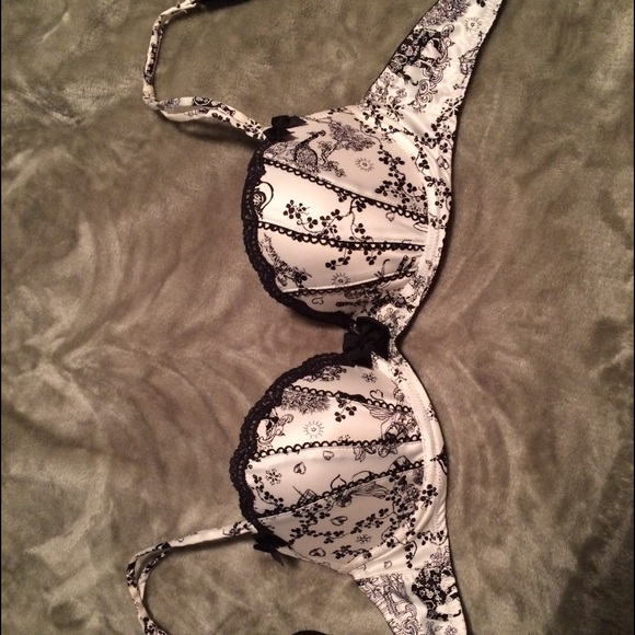 Victoria's Secret bra solddddd