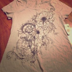 Grey shirt with pretty design!