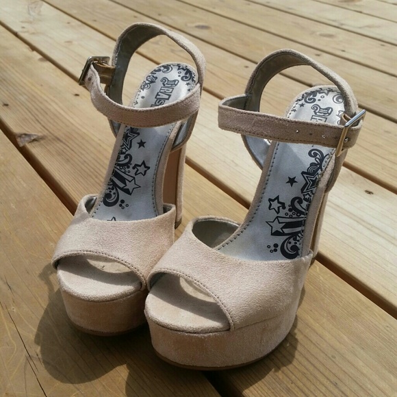 🚩SOLD🚩Nude Color Suede Platform Heels w/ Buckles
