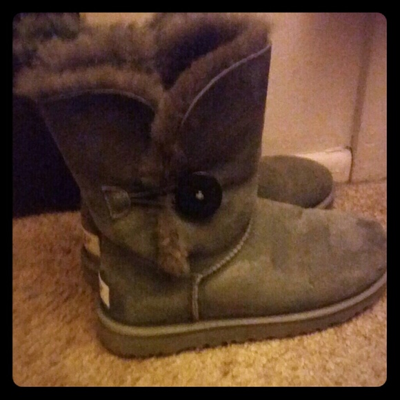 Grey bailey button uggs