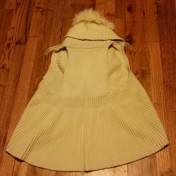 Special Faux fur T back sweater. - Picture 2 of 2