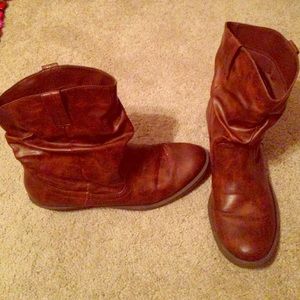 Ankle high brown faux leather boots