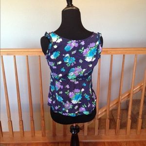 Short sleeve floral top