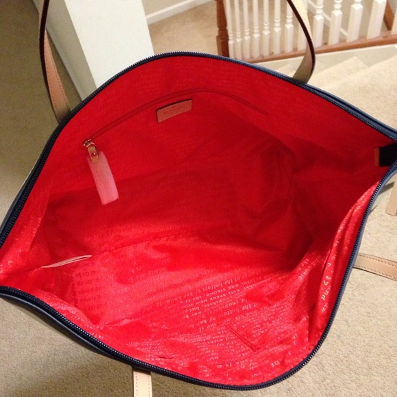 SOLD 🎈💯Authentic Kate Spade Stripes Bag🎈 - Picture 3 of 4