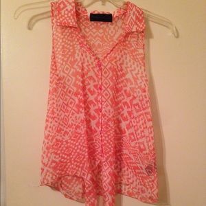 Summer pink sleeve less shirt, ties in the front!