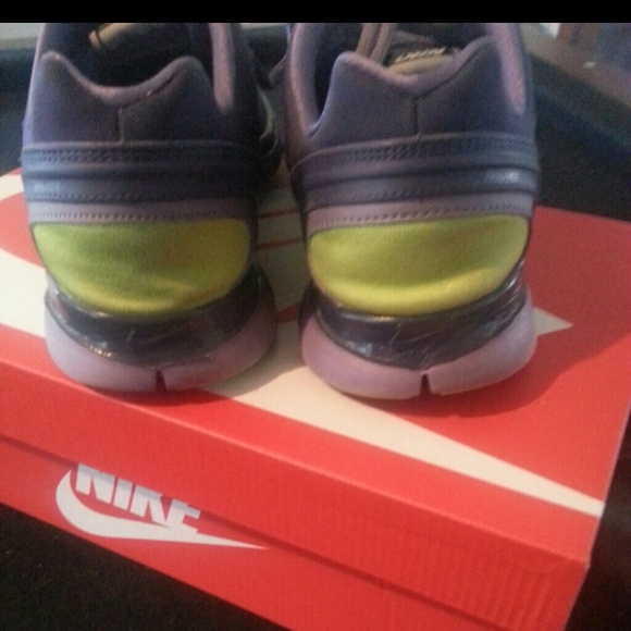 nike Free runs - Picture 2 of 3