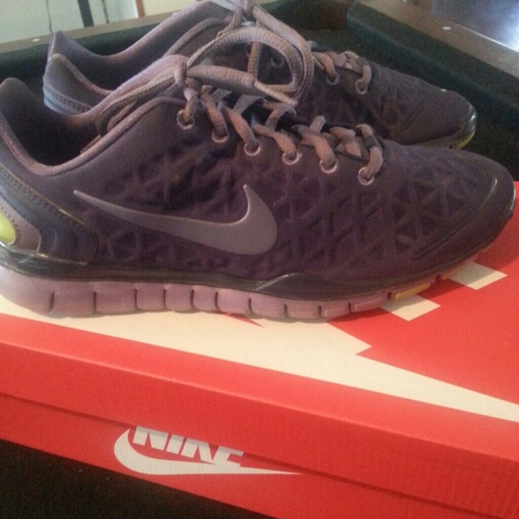 nike Free runs - Picture 3 of 3