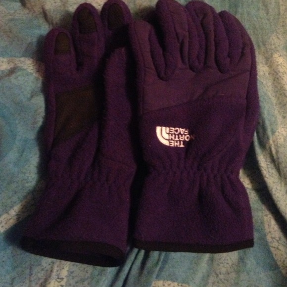 Purple north face gloves ❌SOLD❌
