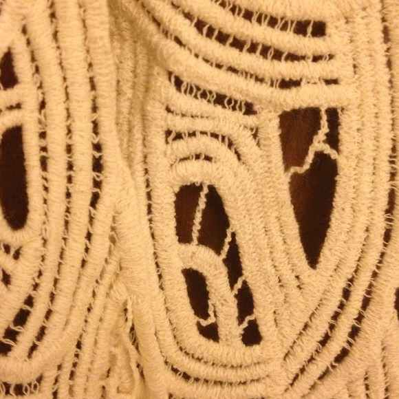 LC Cream Crochet Vest - Picture 3 of 3