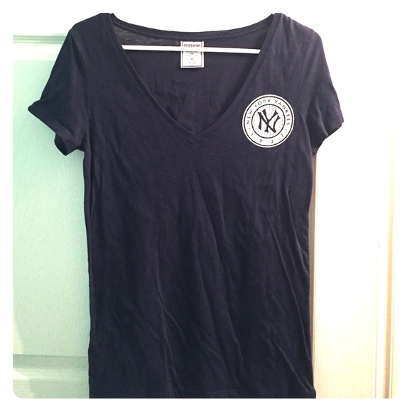 New York Yankees Pink VS Shirt.