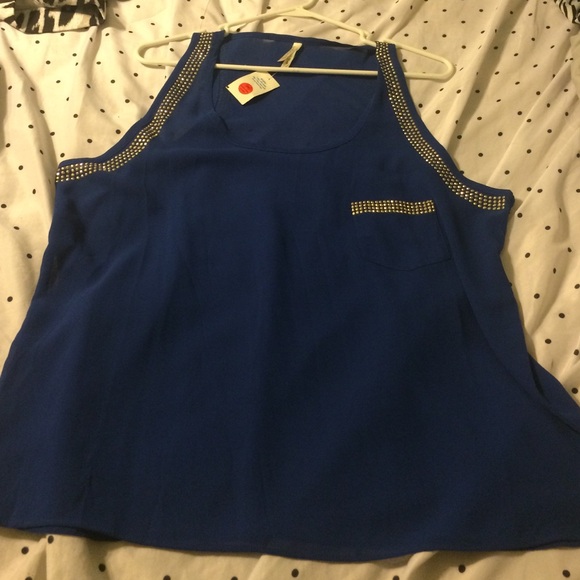 Blinded out cobalt blue cute top.