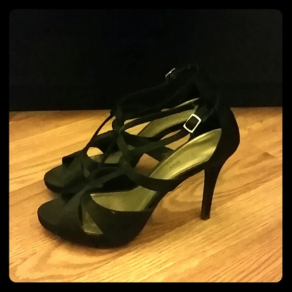 Shoes - Picture 1 of 3