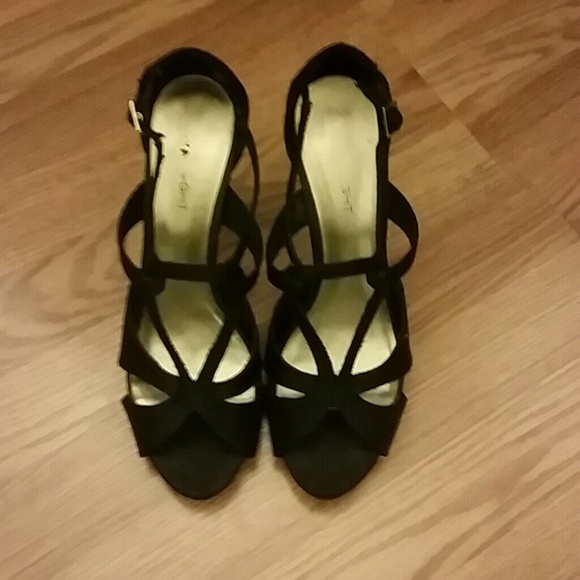 Shoes - Picture 2 of 3