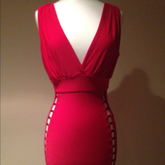 ๐BUNDLED๐๐HOST PICK๐ Hot sexy red dress - Picture 3 of 4