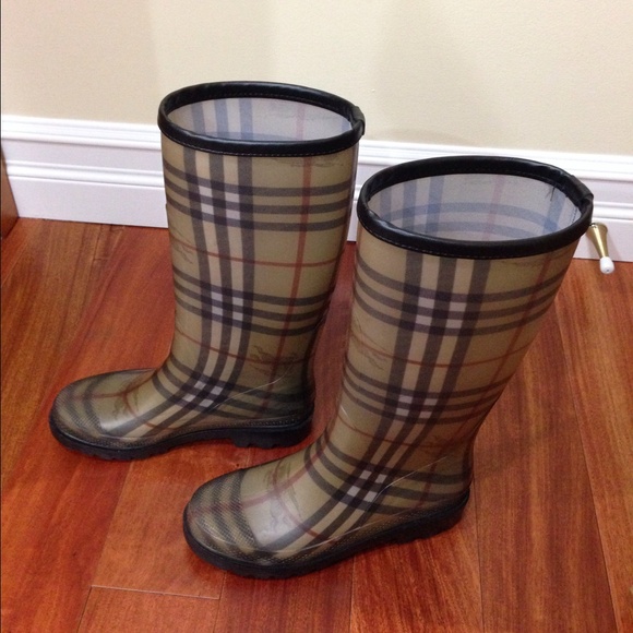 Authentic Burberry rain boots - Picture 2 of 4