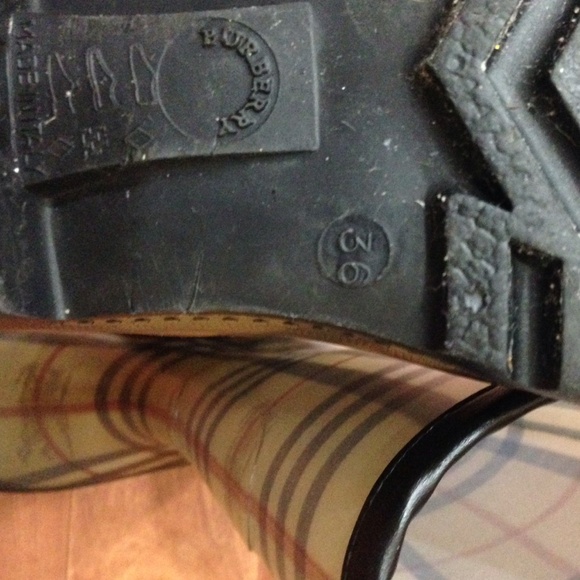 Authentic Burberry rain boots - Picture 4 of 4