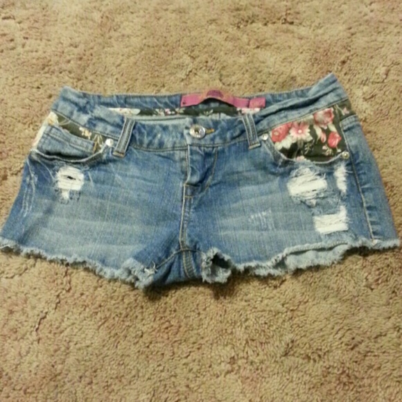 Celebrity pink distressed floral shorts size 3