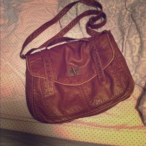 ✨Aero messenger bag ✨