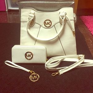 2 hr flash sale Michael kors set!