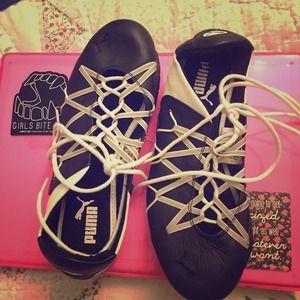 Black and White Pumas