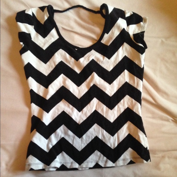 Black and white low back t shirt☺️