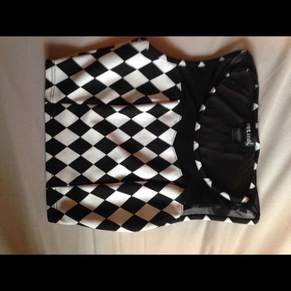 Black and white crop top 😋