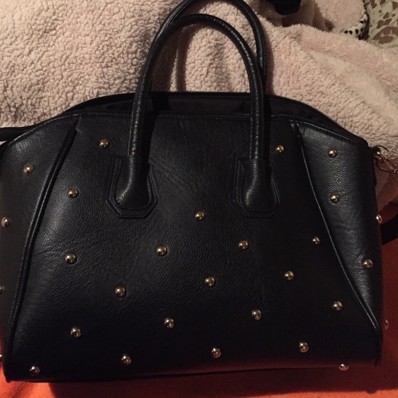 Black stud purse 👛🎀