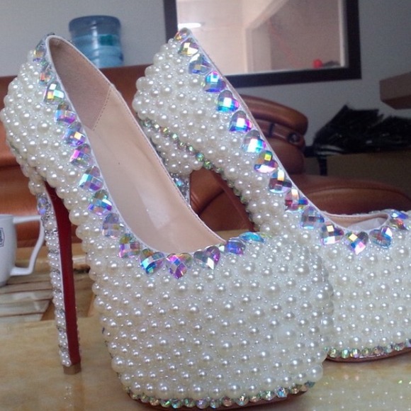 stiletto red bottom shoes