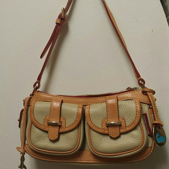 ***Gently used Dooney & Bourke purse***