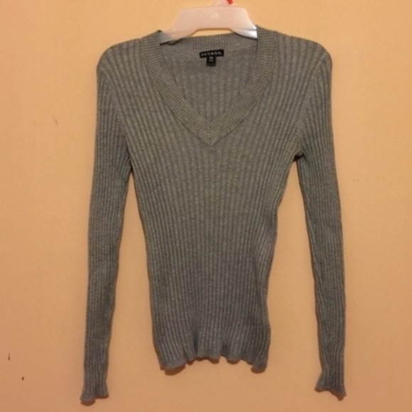 Grey stretchy sweater