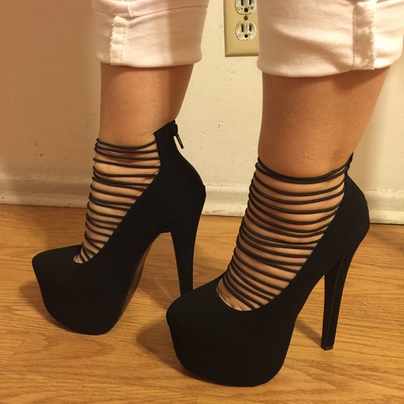 BLACK Tall Pumps