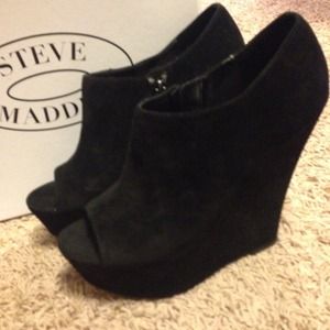 Steve Madden Wiicked Black Suede Booties