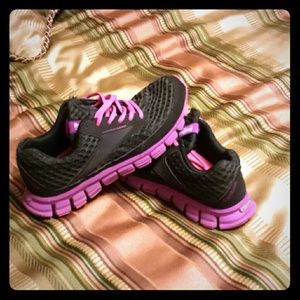 Running tennis shoes