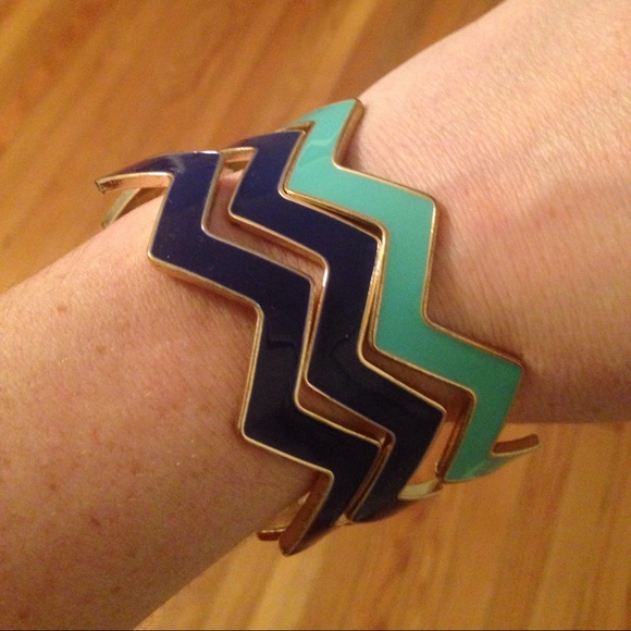 Set of 3 stacking bracelets!