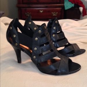 Black leather 7.5 heels