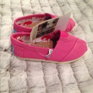 Classic pink toddler toms NWT