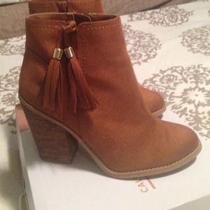 Chestnut booties