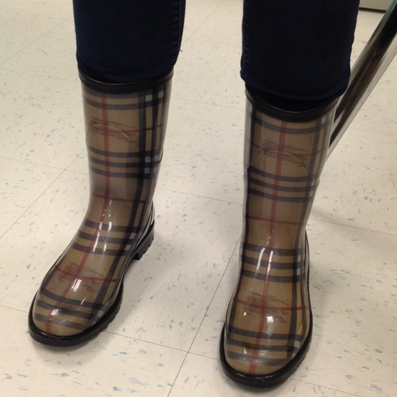 Burberry Boots - 💯 AUTHENTIC Burberry Check Print Rain Boots! 👢👢