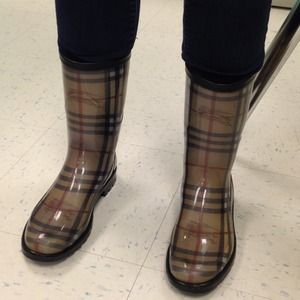 💯 AUTHENTIC Burberry Check Print Rain Boots! 👢👢