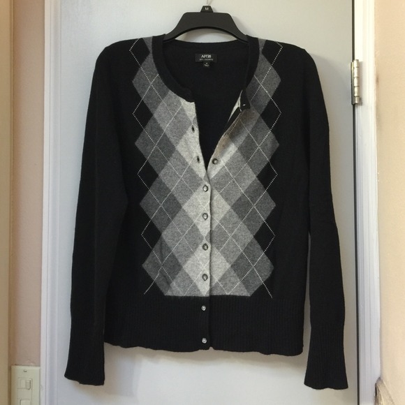 💯% cashmere black and grey argyle sweater