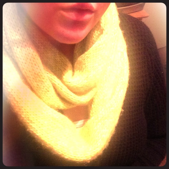 Free Infinity scarf - Picture 1 of 2