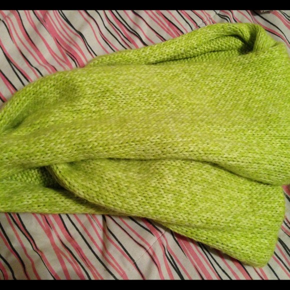 Free Infinity scarf - Picture 2 of 2