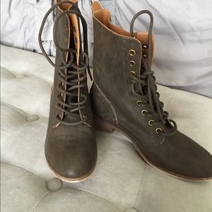 Brand new Quinn ankle boots.