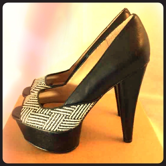 NEW! Andrew Stevens Platform Open Toe Pumps