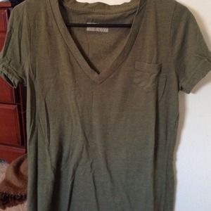 ⭕️ Forest green v neck top