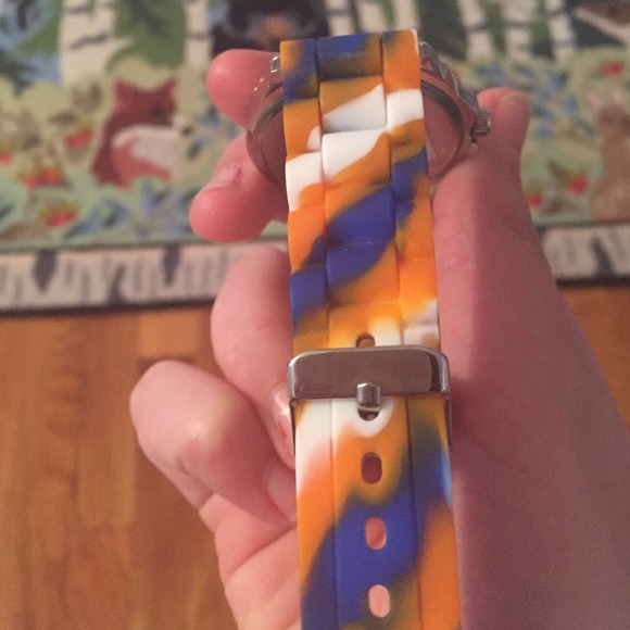 watch - Picture 3 of 3