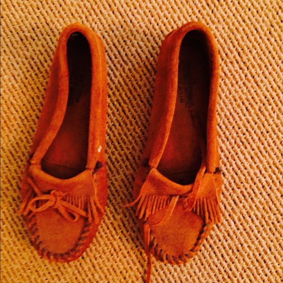 Minnetonka Moccasin fringe shoes. size 8.