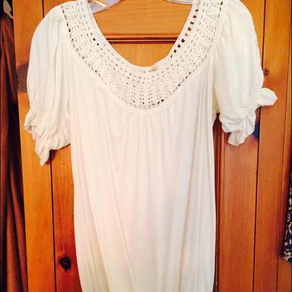 Max Studio cream top with embroidered top