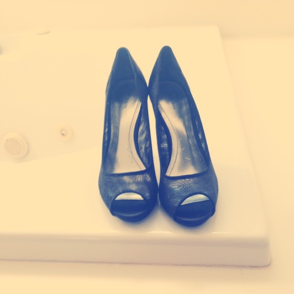 Black heels - Picture 2 of 2